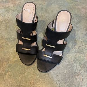 Black high heels, barely used, in great condition